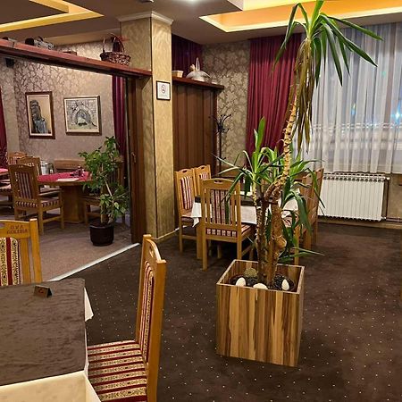 Hotel Dva Goluba 帕莱 外观 照片