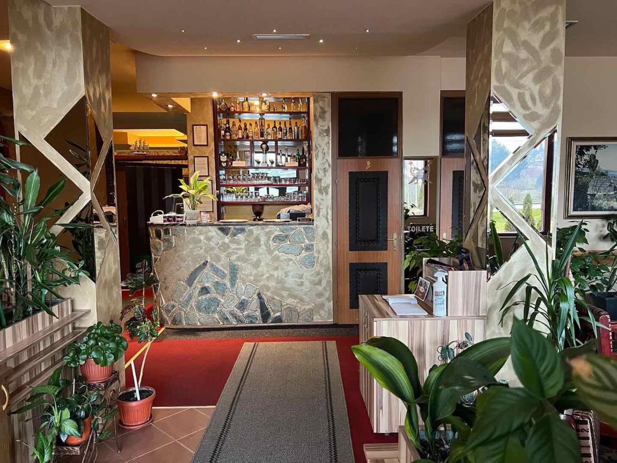 Hotel Dva Goluba 帕莱 外观 照片