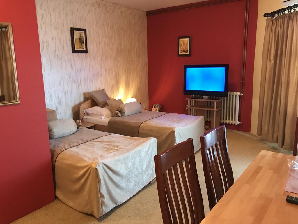 Hotel Dva Goluba 帕莱 外观 照片