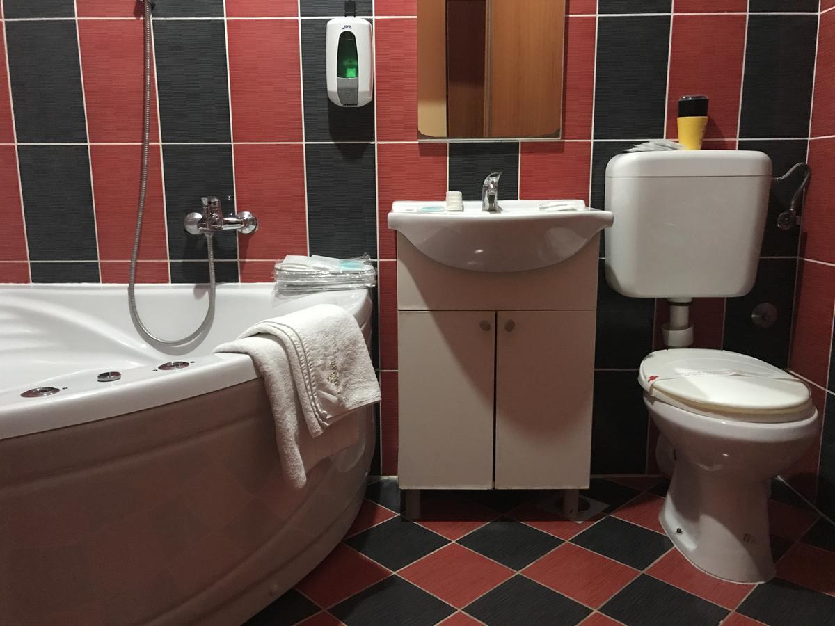 Hotel Dva Goluba 帕莱 外观 照片